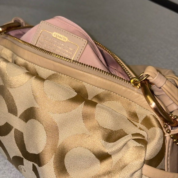 Coach 2008 Beige and Gold Shoulder Bag EUC rose gold hardware - Picture 11 of 14
